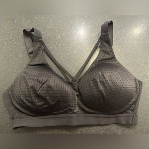 Victoria’s Secret sports bra size 32C